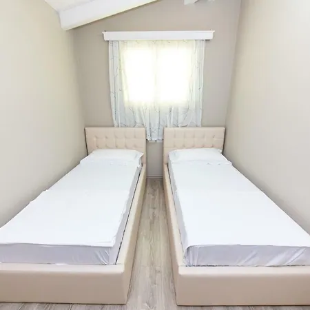 Hotel Roi 3*