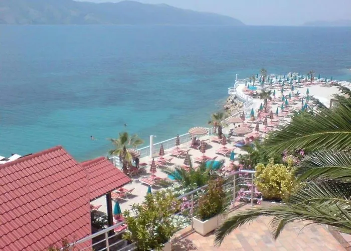 מלון Roi Radhimë