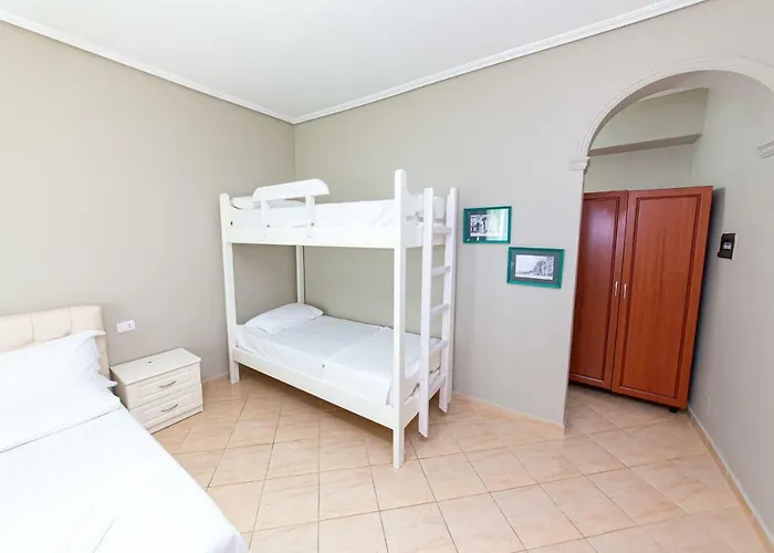 מלון Roi Radhimë