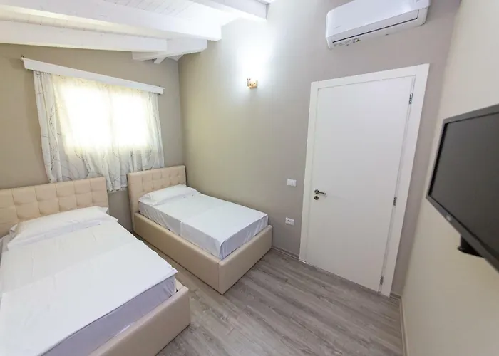 מלון Roi Radhimë